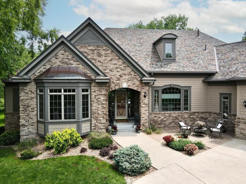 864 Great Oaks Trl, Eagan, MN 55123