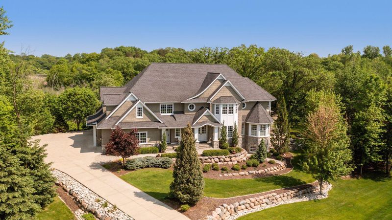 2145 Gallery Ct, Victoria, MN 55386