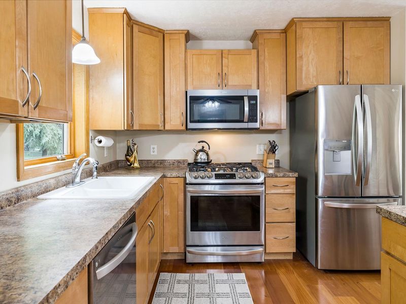 9202 Sycamore Ln N, Maple Grove, MN 55369