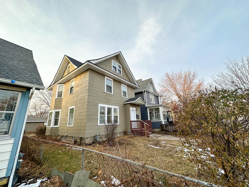 681 Fry St, Saint Paul, MN 55104