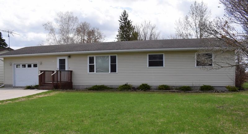 108 Circle Dr, Thief River Falls, MN 56701