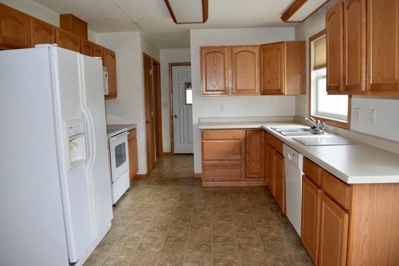 108 Circle Dr, Thief River Falls, MN 56701