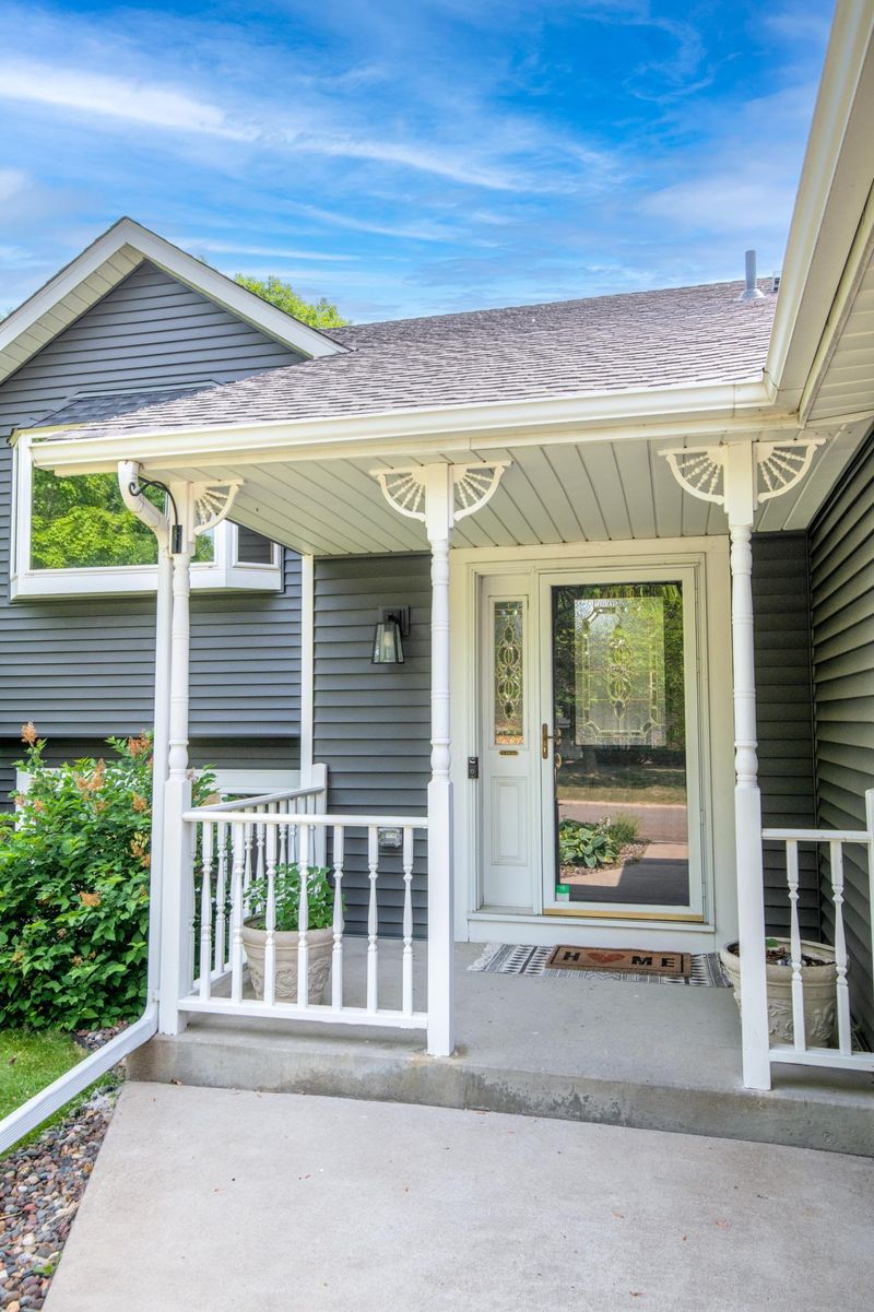 2435 Hynes Ave N, Oakdale, MN 55128