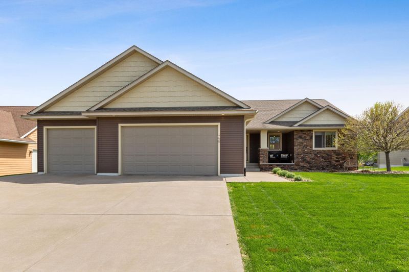 1758 Kimberly Cir, River Falls, WI 54022