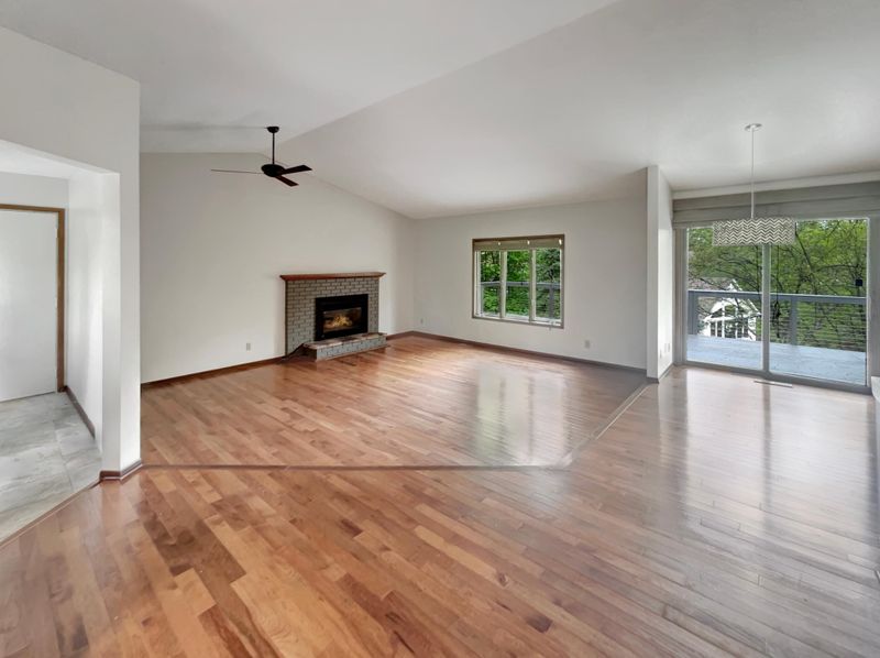 7513 W 77th St, Chaska, MN 55318