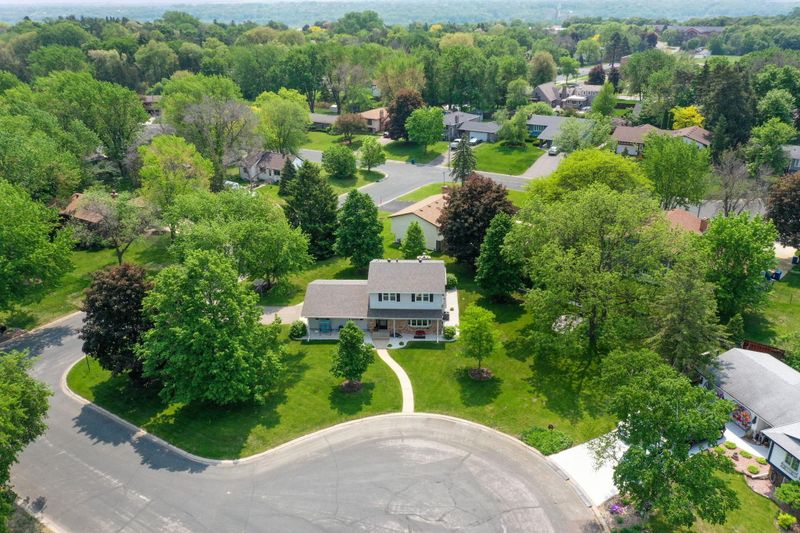 9650 12th Avenue Cir, Bloomington, MN 55425