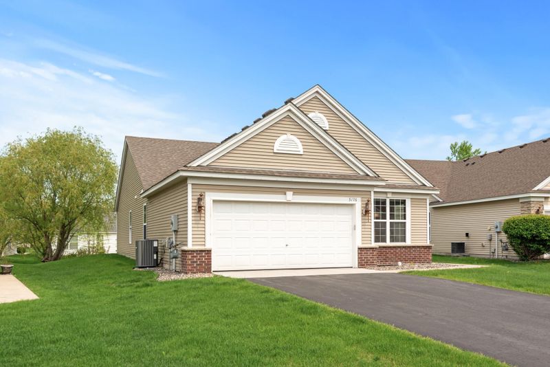 5176 157th St N, Hugo, MN 55038