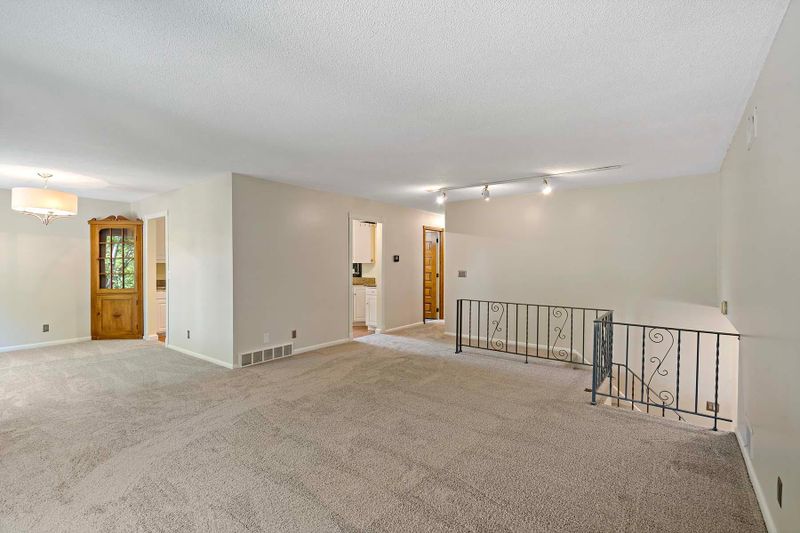5224 W 96th St, Bloomington, MN 55437