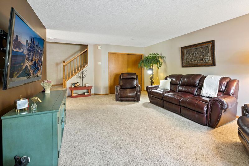 380 Wilderness Dr, Chaska, MN 55318