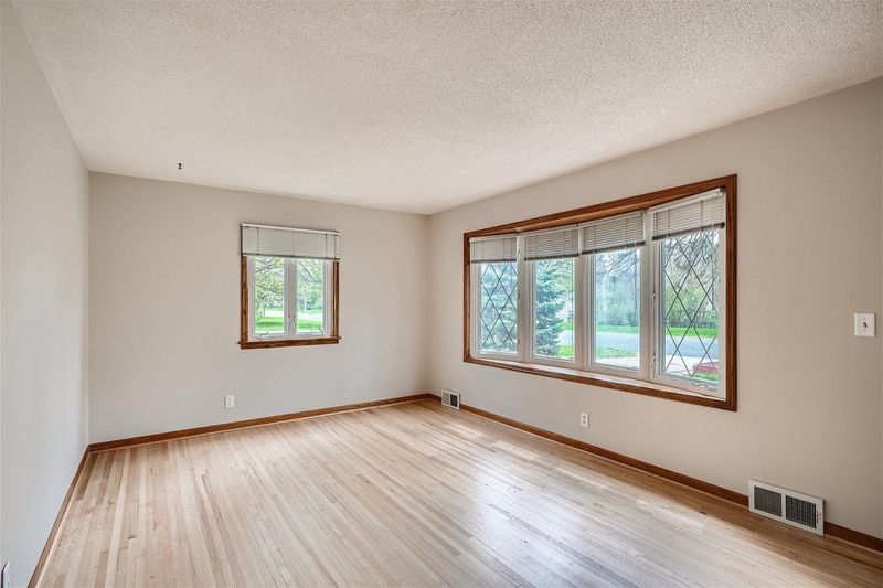 1212 W 89th St, Bloomington, MN 55420