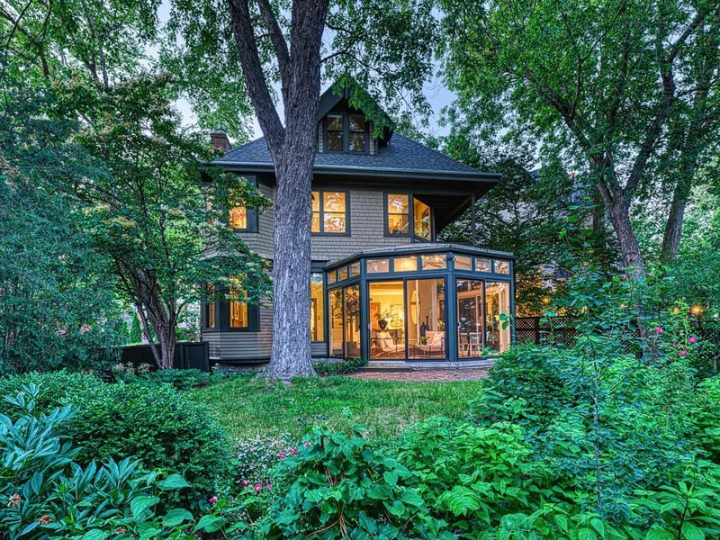 18 Summit Ct, Saint Paul, MN 55102