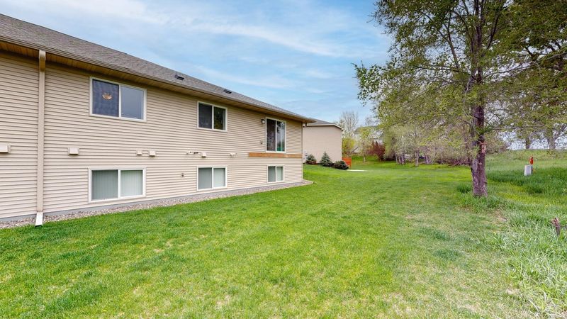 614 Union Ct, Cannon Falls, MN 55009