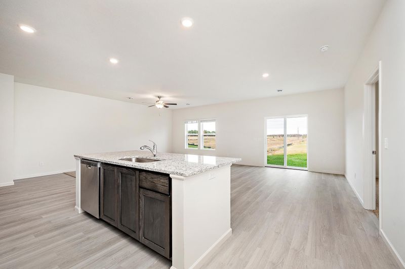 551 Valley Dr W, Annandale, MN 55302