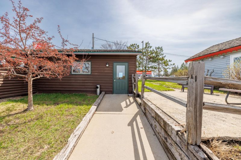 808 1st St E, Park Rapids, MN 56470