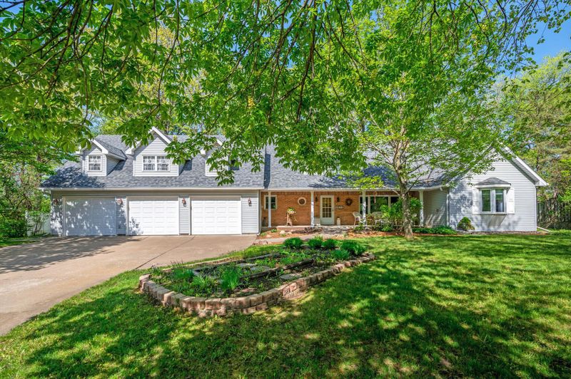 8672 Mattson Brook Ln, Brooklyn Park, MN 55444