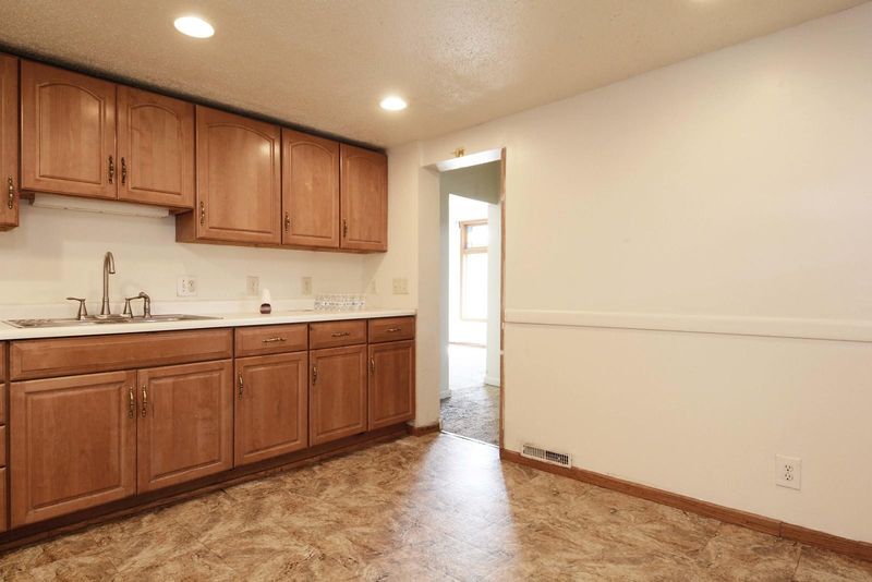 874 Geranium Ave E, Saint Paul, MN 55106