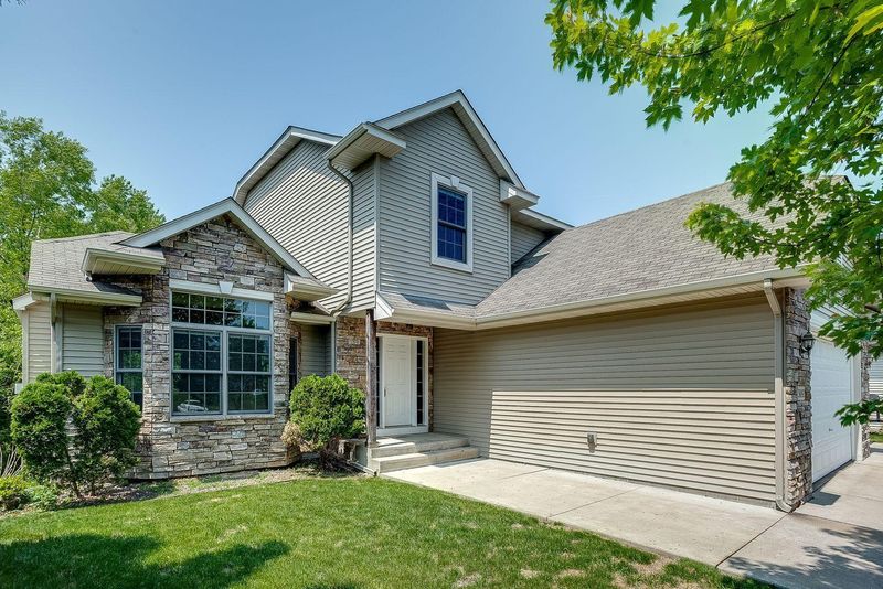 31092 Morley Dr, Lindstrom, MN 55045