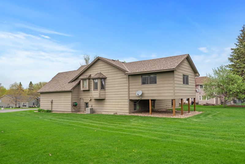14490 Crescent Cir, Rosemount, MN 55068