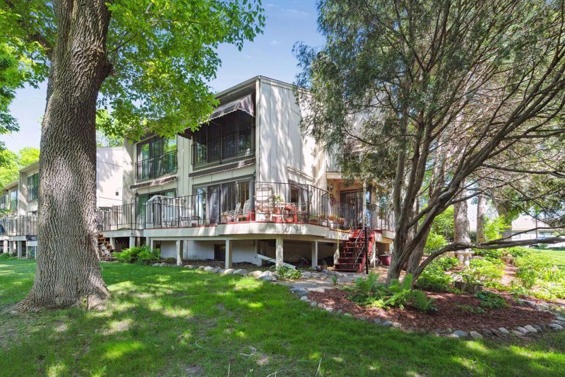5837 Lake Curve Ln, Brooklyn Center, MN 55429