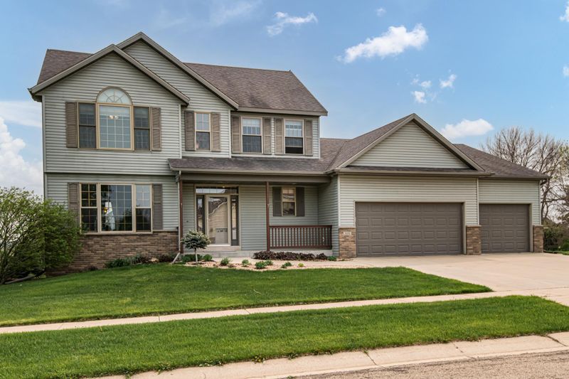 3050 Oakview Dr NE, Rochester, MN 55906