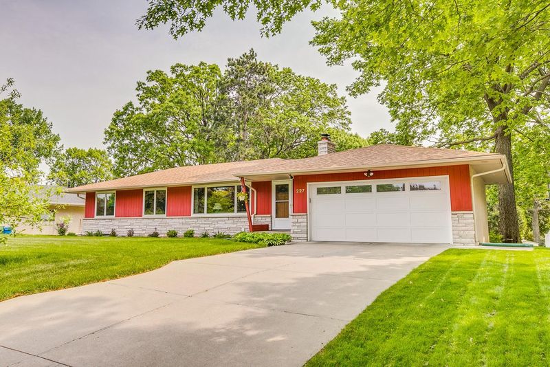 227 16th Ave NW, New Brighton, MN 55112