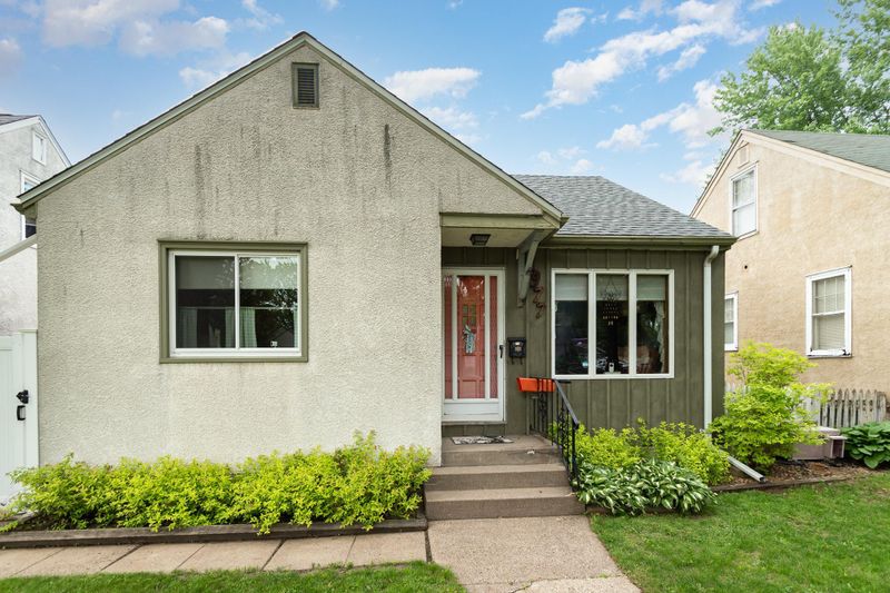 1977 4th St E, Saint Paul, MN 55119