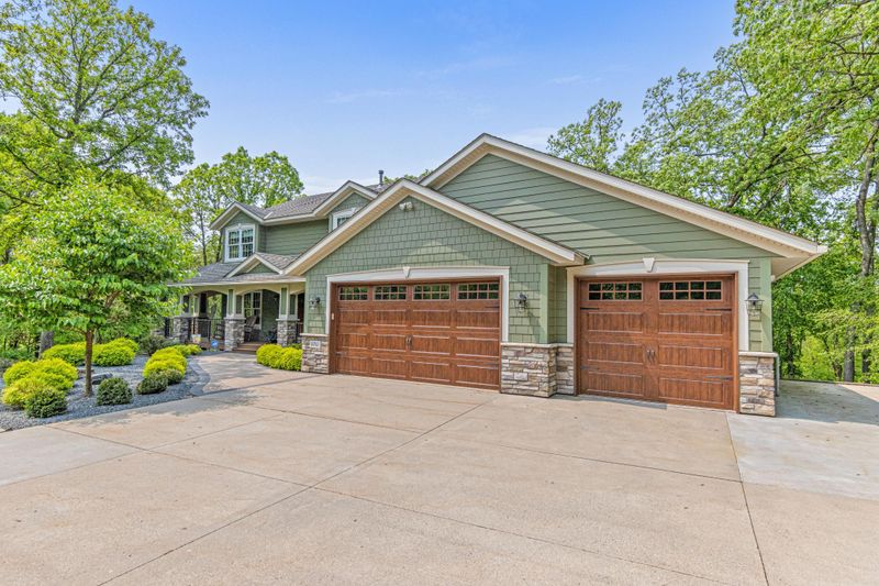 9741 Baxter Trl, Inver Grove Heights, MN 55077