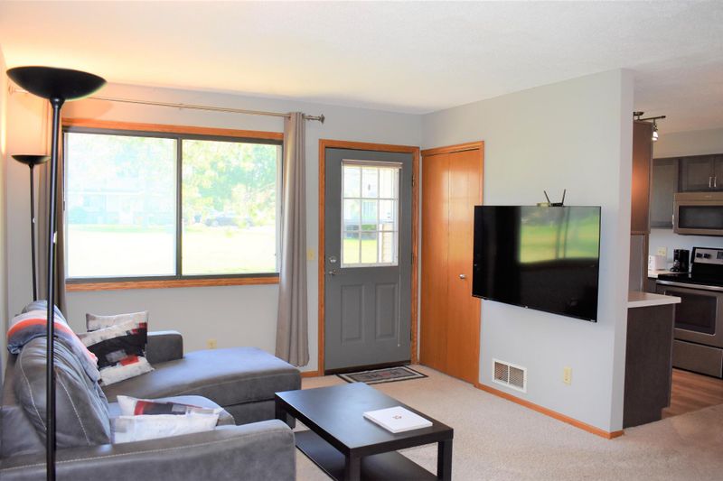 8538 S Pond Trl, Champlin, MN 55316