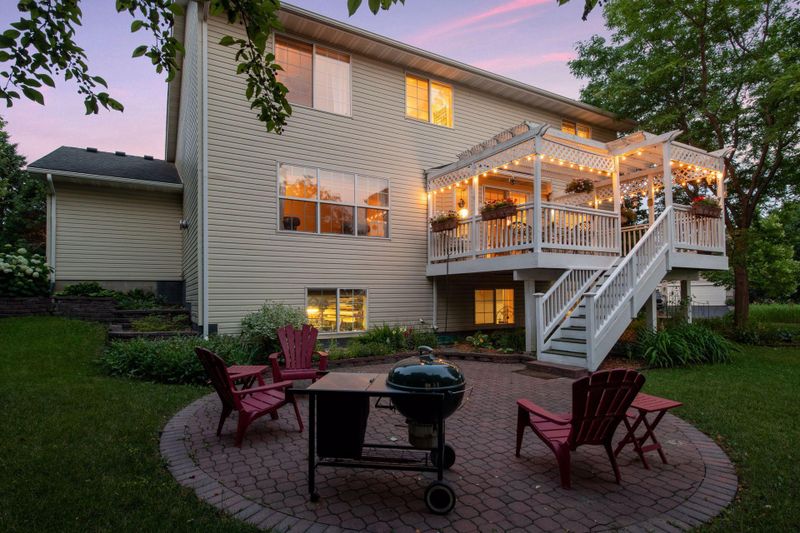 1952 Fischer Dr, Waconia, MN 55387
