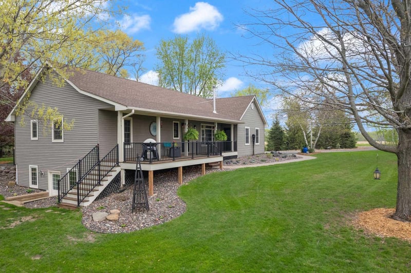 28768 Olympic Trl, Lindstrom, MN 55045
