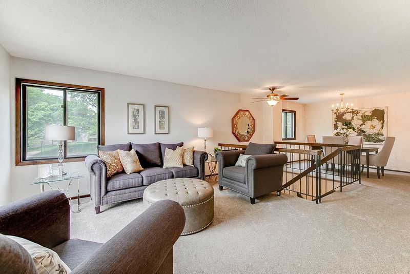 1422 Arden View Dr, Arden Hills, MN 55112