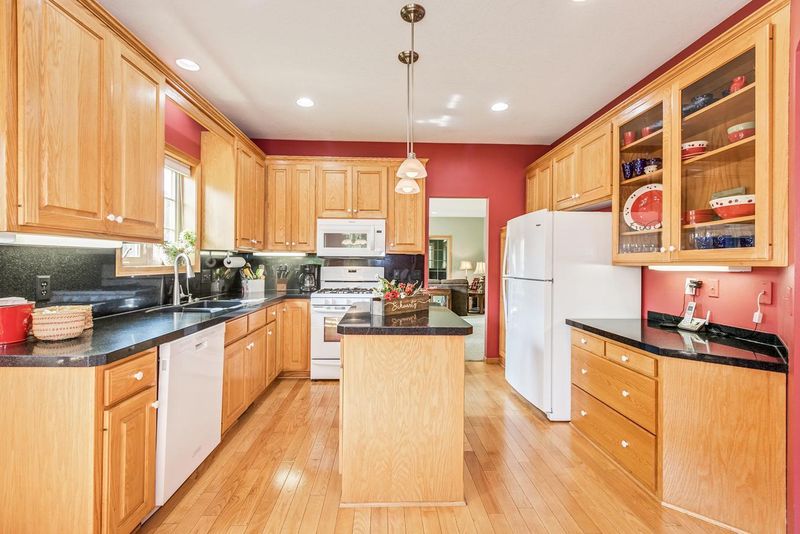 2782 Park View Ct, Little Canada, MN 55117