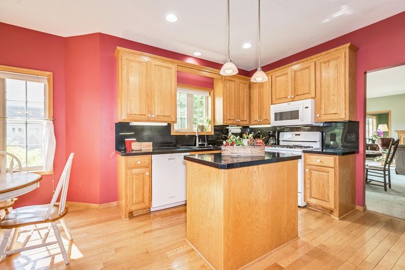 2782 Park View Ct, Little Canada, MN 55117