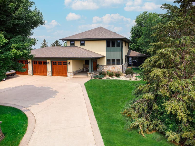 5595 232nd St W, Faribault, MN 55021