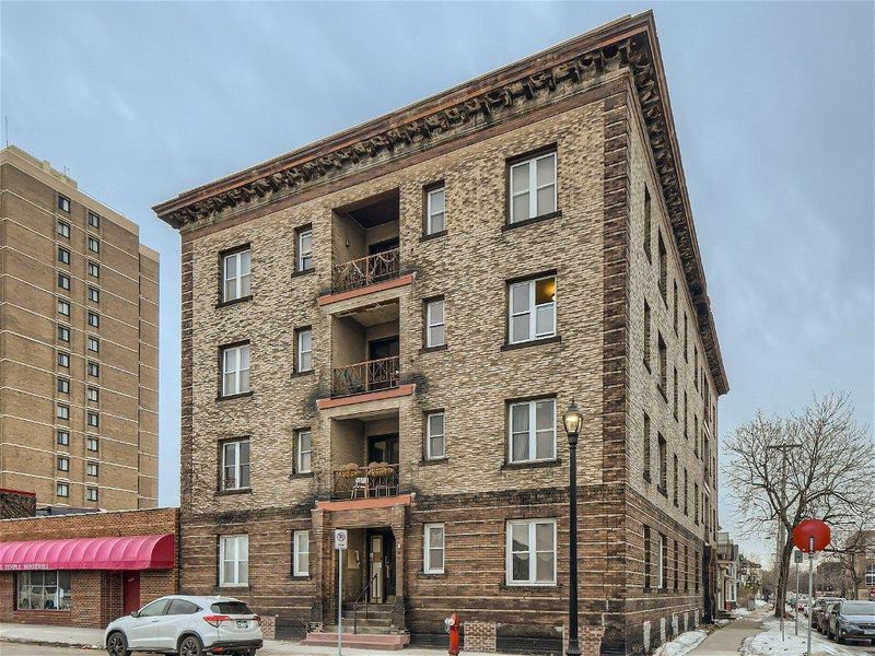 343 E 19th St #4B, Minneapolis, MN 55404