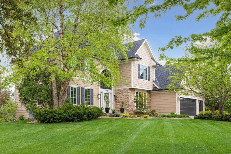 9051 Highview Ln, Woodbury, MN 55125