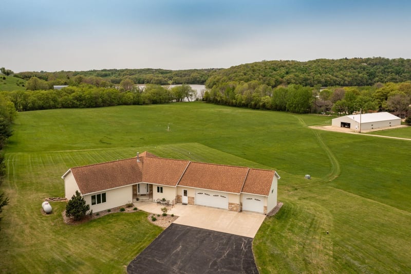 13407 Postier Dr NW, Oronoco, MN 55960