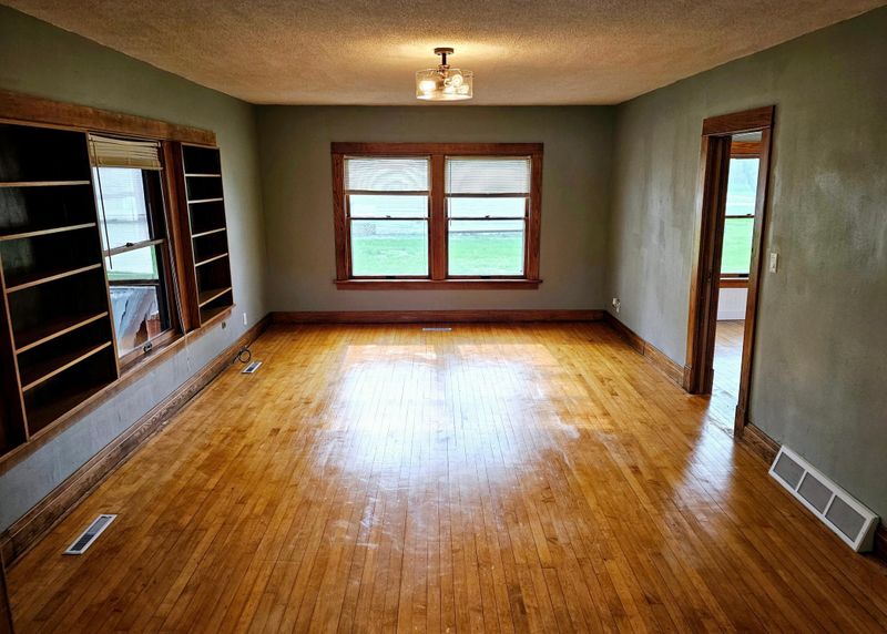 712 10th Ave, Clarkfield, MN 56223