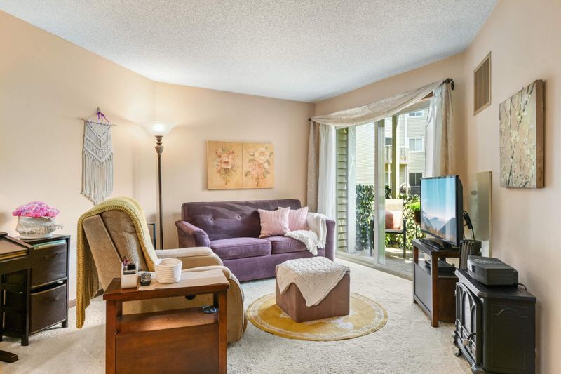 1390 Carling Dr #203, Saint Paul, MN 55108