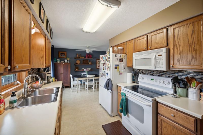 4621 Hampshire Ave N, Crystal, MN 55428