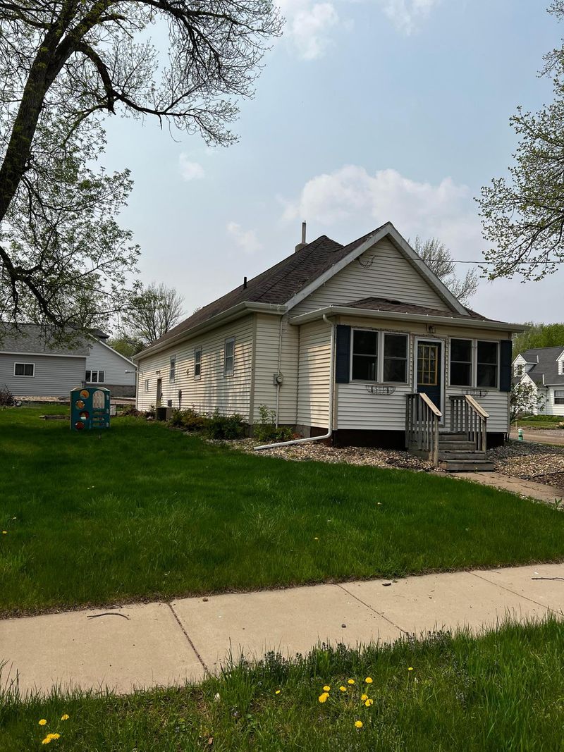 612 11th St, Dawson, MN 56232