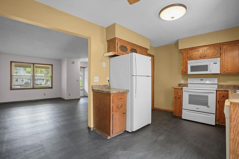145 Larpenteur Ave E, Maplewood, MN 55117