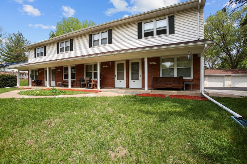 145 Larpenteur Ave E, Maplewood, MN 55117
