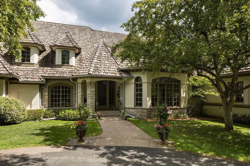 1000 Old Crystal Bay Rd, Wayzata, MN 55391