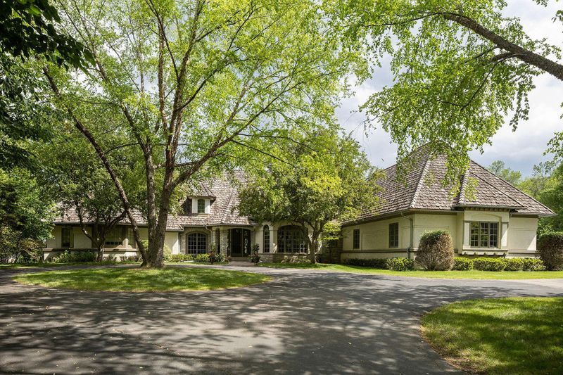 1000 Old Crystal Bay Rd, Wayzata, MN 55391