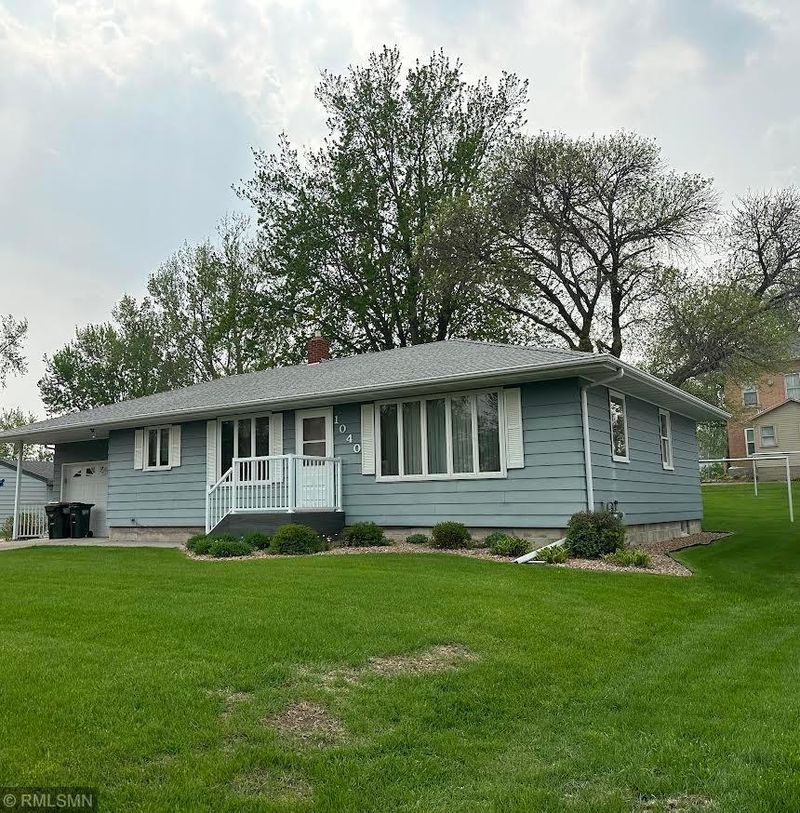 1040 Getty St S, Sauk Centre, MN 56378