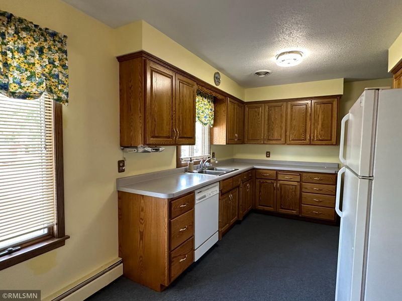 1040 Getty St S, Sauk Centre, MN 56378
