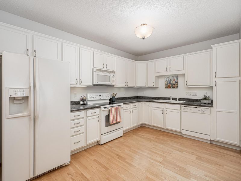 8341 Lyndale Ave S #211, Bloomington, MN 55420