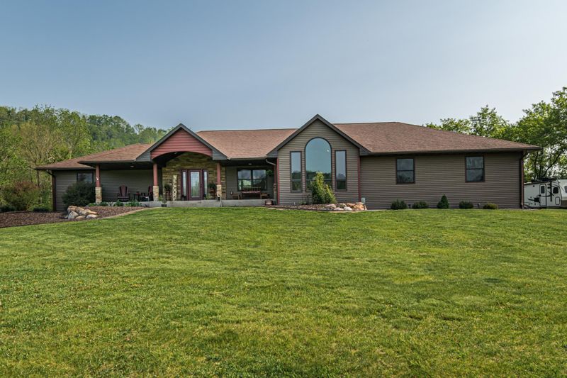 12124 Whitewater Dr, Altura, MN 55910
