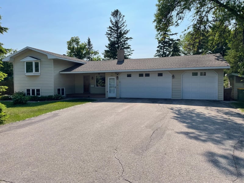 931 N Minnesota St, Warren, MN 56762